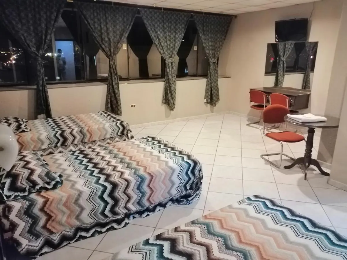 Hotel Sol De Oro جواياكيل